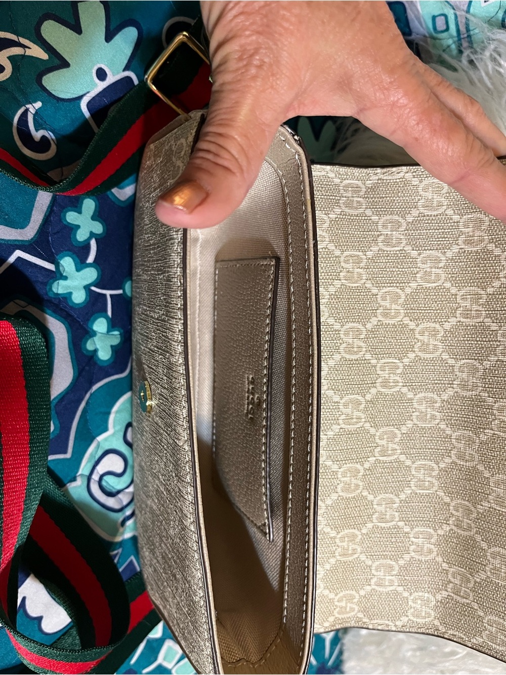 Beige GG Canvas Crossbody Bag with Green-Red Web Strap - Picture 4 of 6
